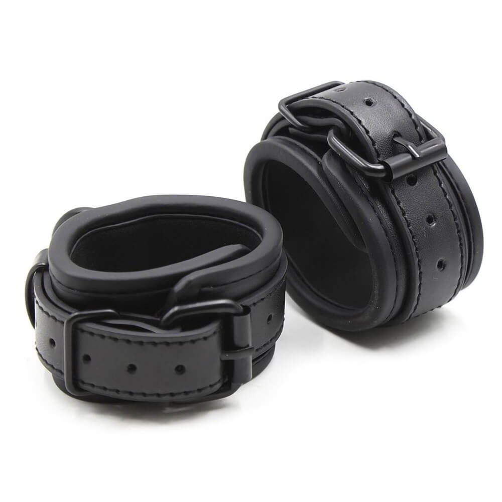 Menottes simili cuir  noir Fukr Hemming